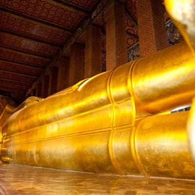wat pho lying buddha in bangkok