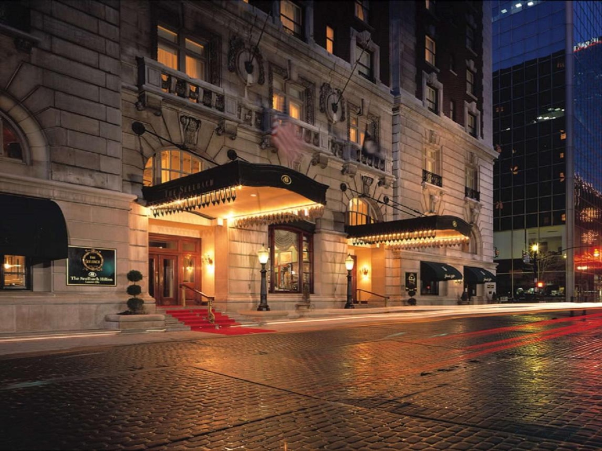 exterior view of entrance to the seelbach hilton louisville
