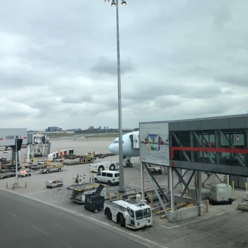 5 best airport hotels in toronto featured