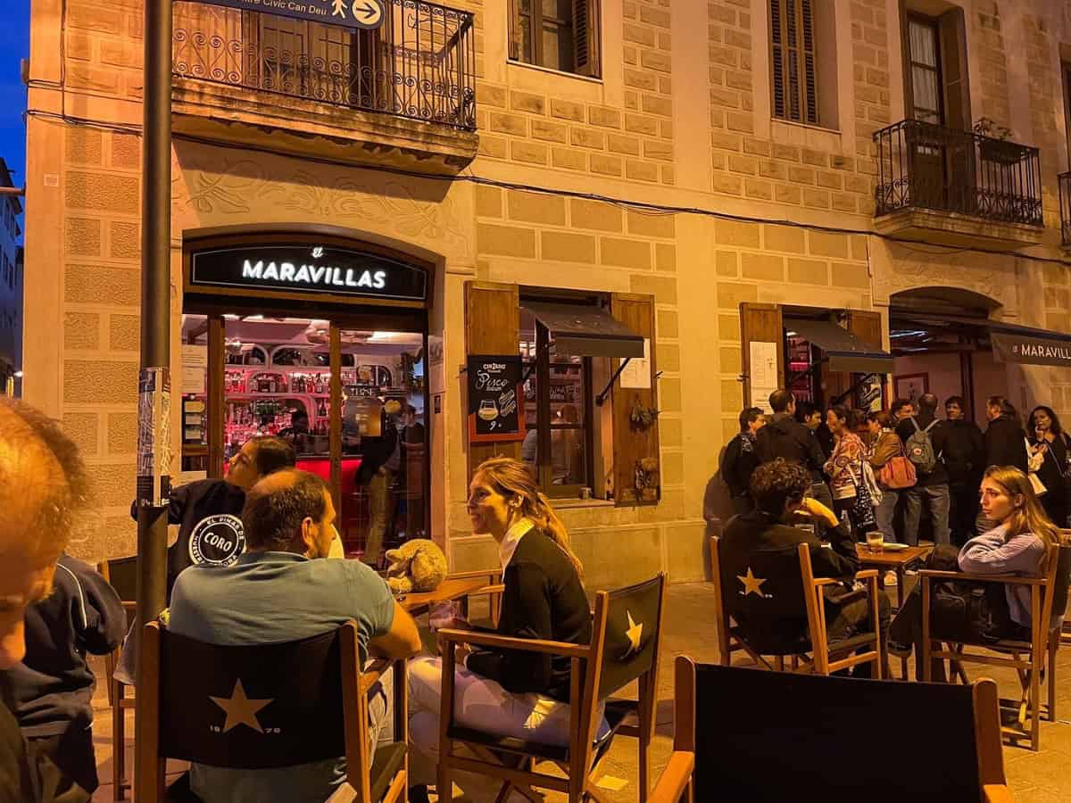 Top 10 Tapas Bars In Barcelona outside seating at el maravillas