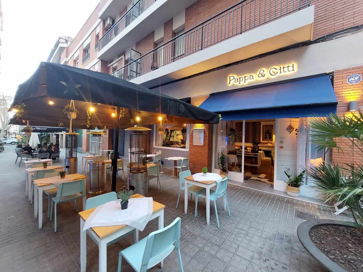 Top 10 Tapas Bars In Barcelona exterior dining area of pappa citti
