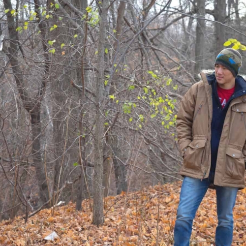 what to wear for hiking in the winter featured