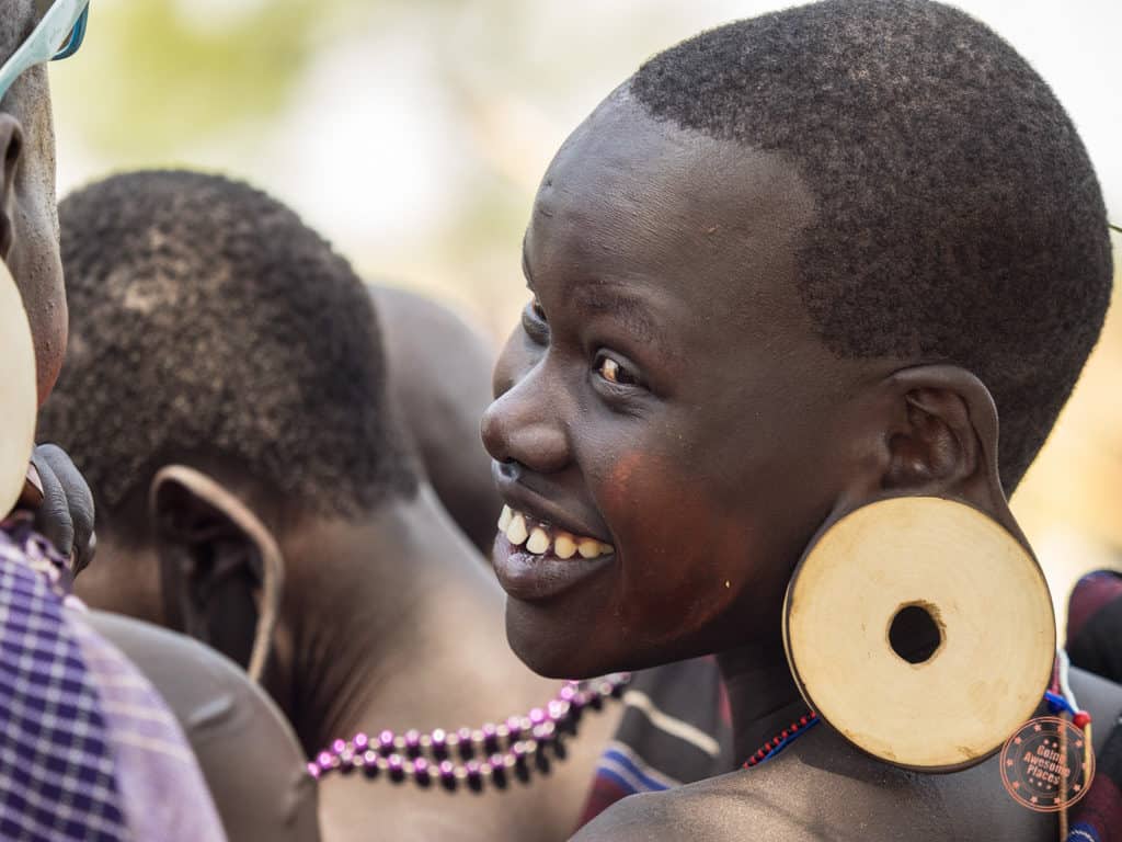 local mursi tribe women watching the donga tournament