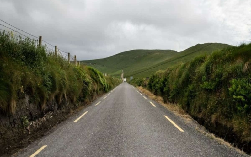 ireland road trip narrow road