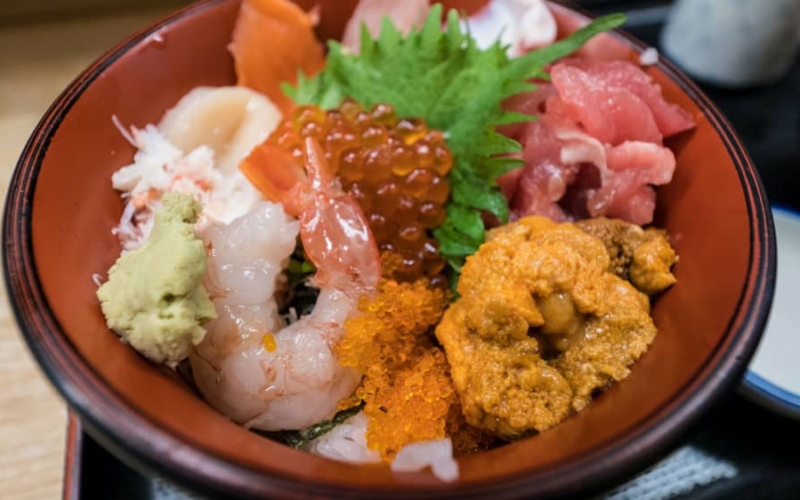 ultimate tokyo japan food guide featured chirashi bowl