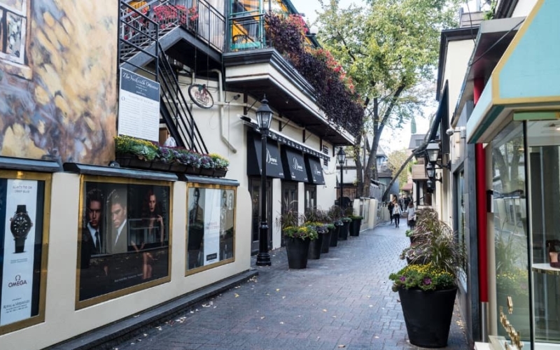 exploring yorkville in toronto