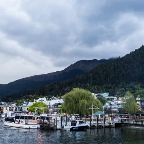 where to stay in queenstown new zealand featured