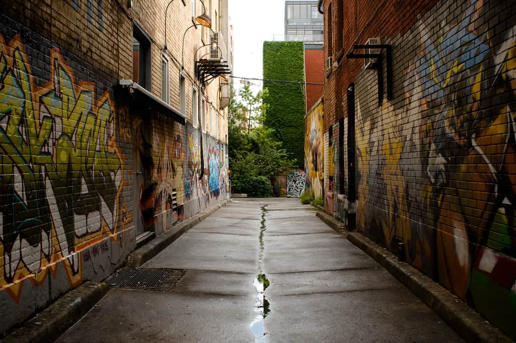 graffiti alley queen street west toronto places to go