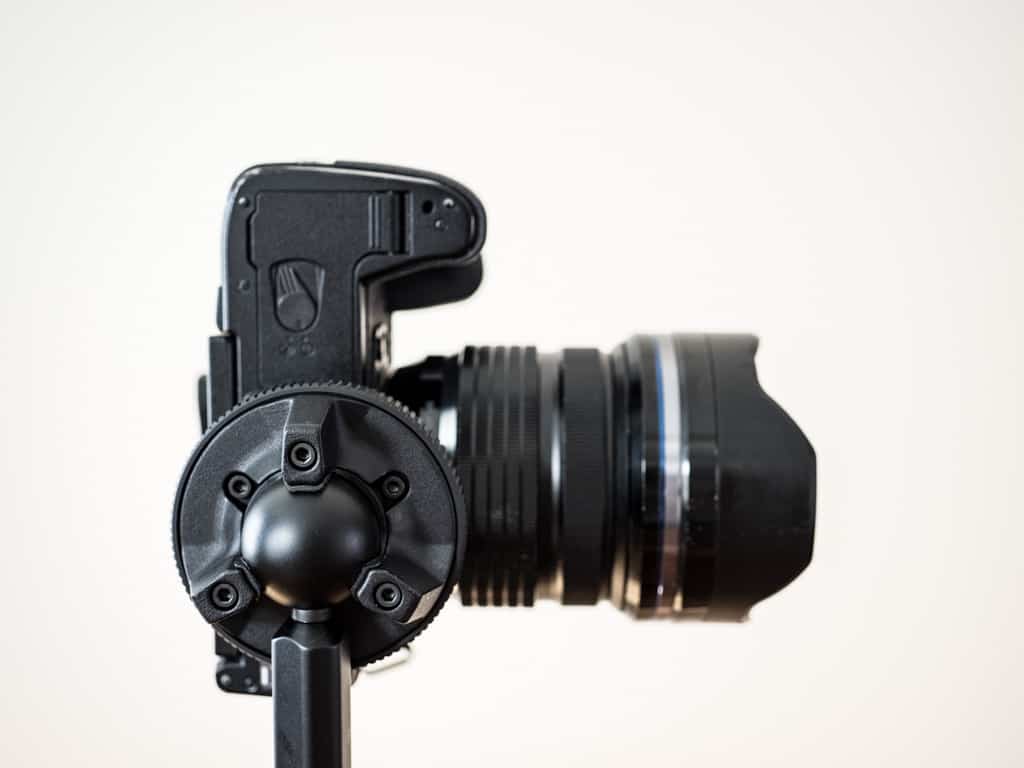 vertical mode shooting with peak design travel tripod