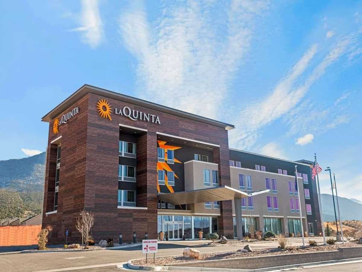 exterior of la quinta By wyndham