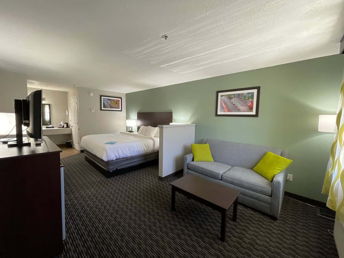 spacious room at wingate by wyndham