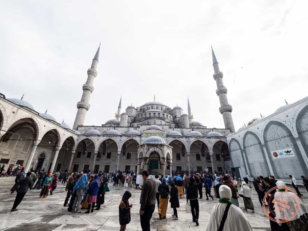 blue mosque courtyard with crowd of tourists