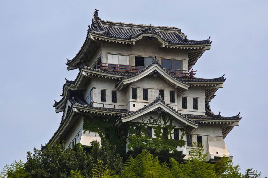 Upwards view of temple in Naka-ku