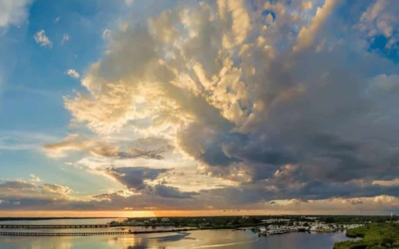 beautiful cloudy sky over ocean in bradenton