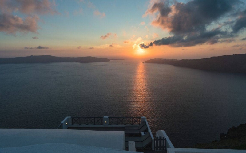 best areas to stay in santorini featured