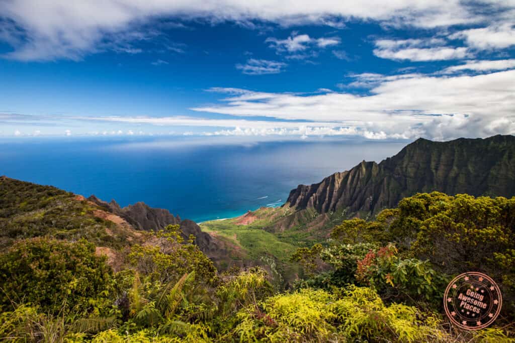 kalalau lookout of the napali coast in kauai in guide for visiting hawaii for the first time