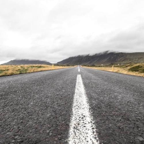 where to rent a car in iceland featured