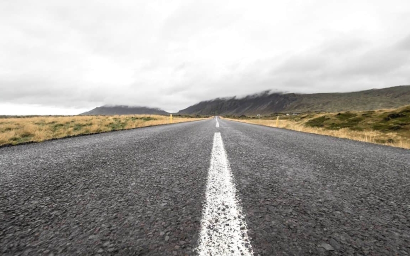where to rent a car in iceland featured