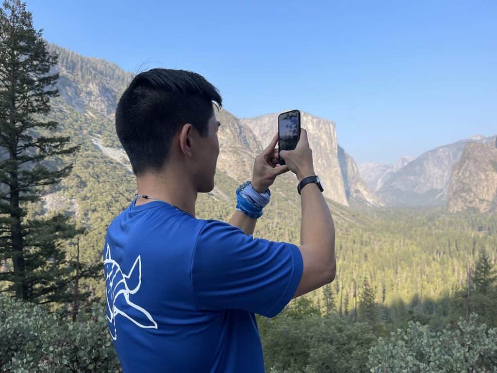 taking smartphone photos at yosemite national park