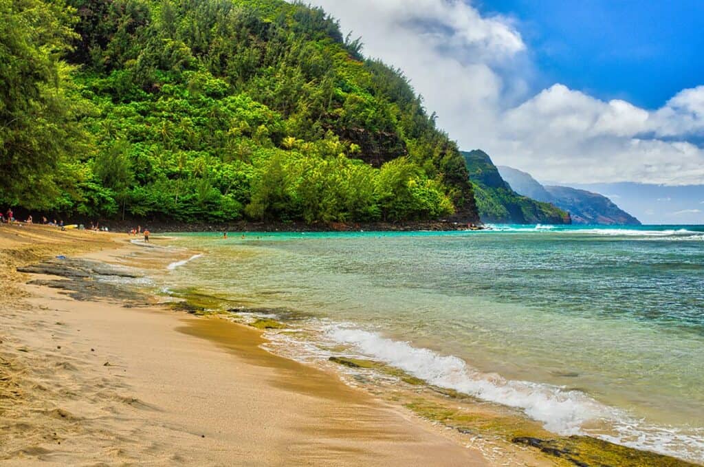 ke'e beach in the north shore of kauai at the start of the na pali coast