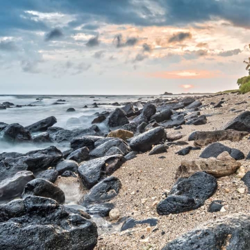 best beach in kona featured