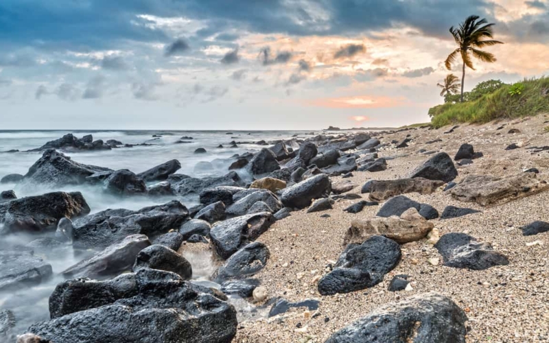 best beach in kona featured
