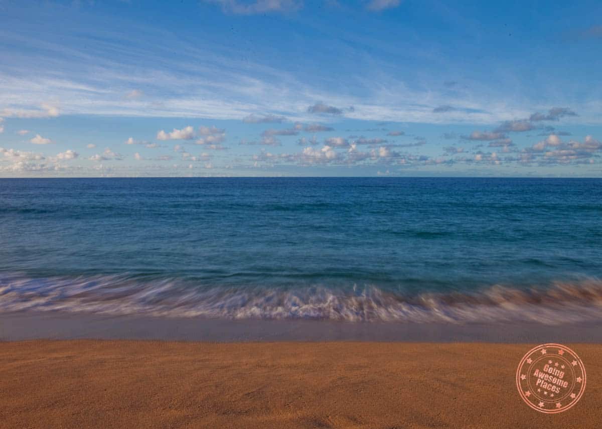 blue ocean meeting sand on beach in hawaii