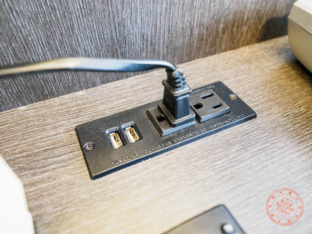 chateau madelinot side table power outlet with usb