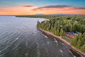 beautiful cottage on lake superior at sunset vrbo rental for where to stay in sault ste marie