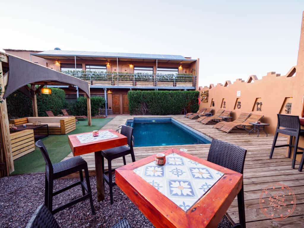 hoteles pueblo de tierra courtyard in san pedro de atacama