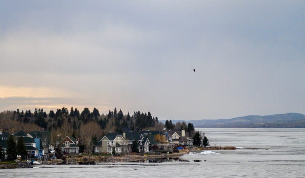 Sylvan Lake houses along lake shore