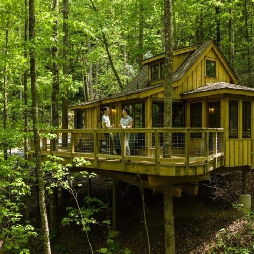 best place to stay in the smoky mountains featured