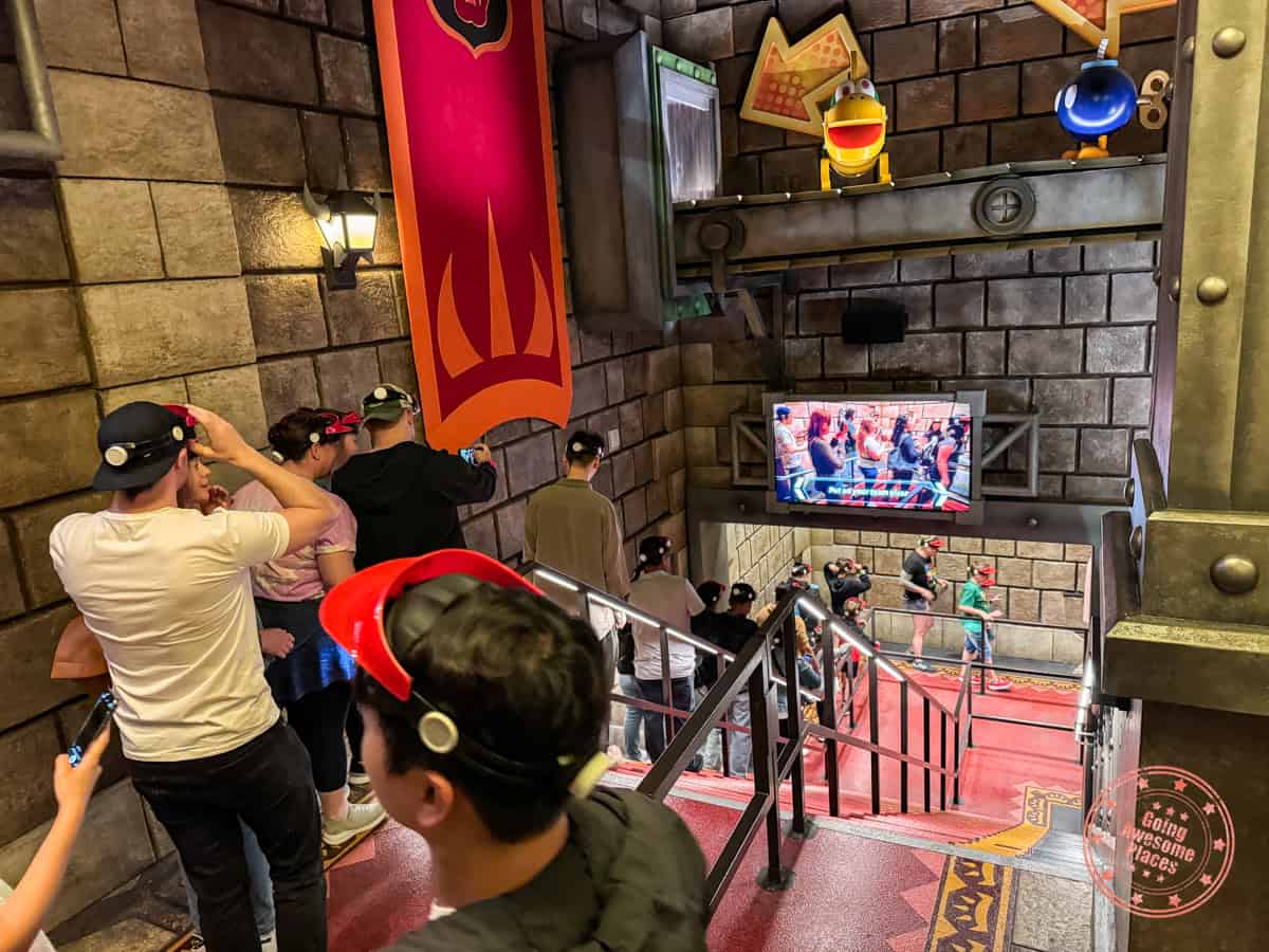 stairs going down at bowser's challenge with 3 lanes