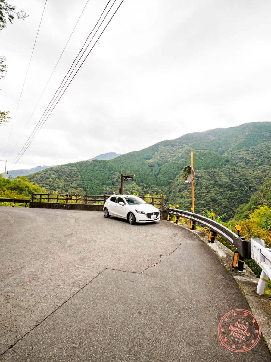 roadside stop for peeing boy in iya valley shikoku