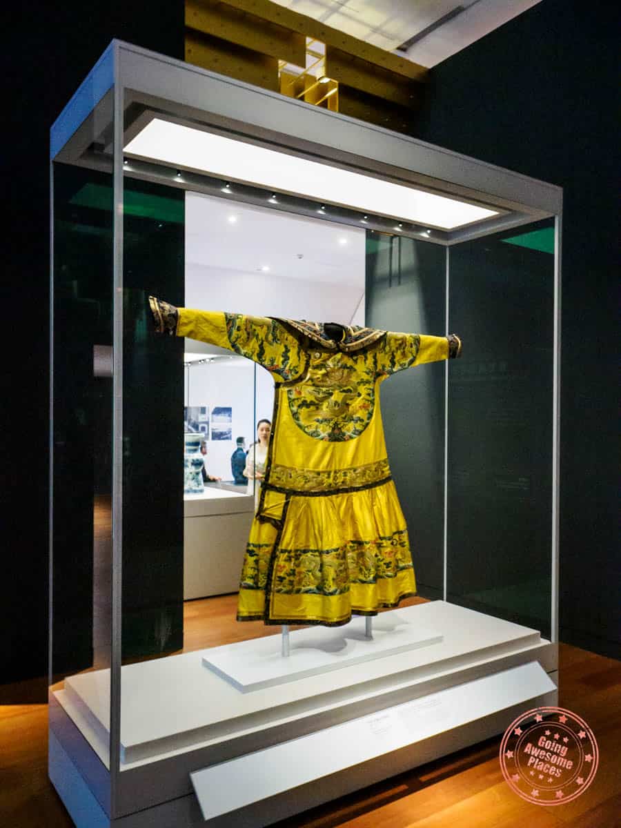 forbidden palace exhibit royal court dress in hong kong palace museum collection