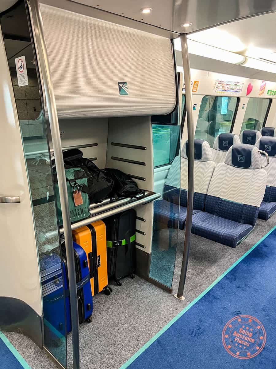 luggage rack inside hong kong airport express train