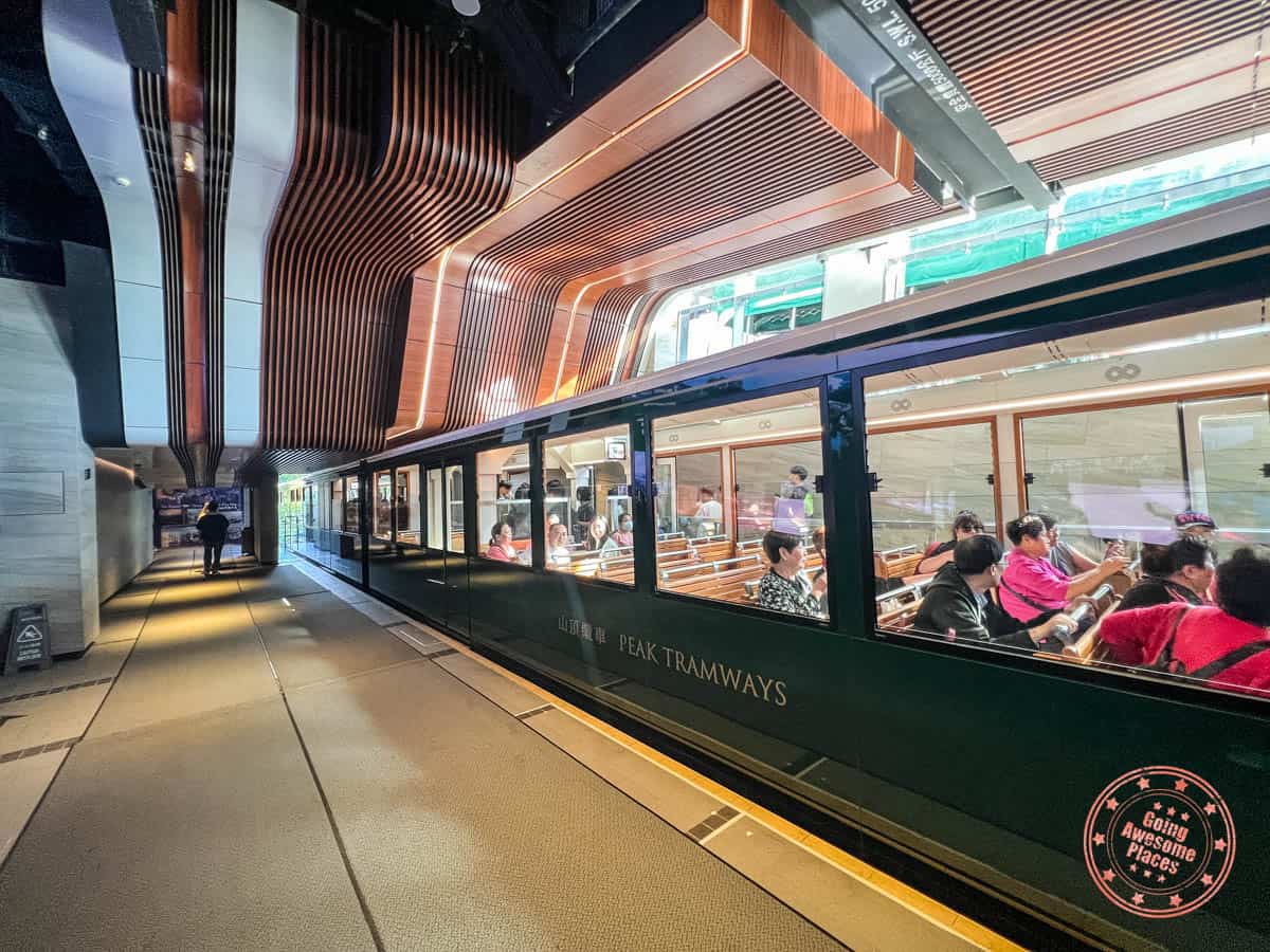the peak tram arrival station at victoria peak station