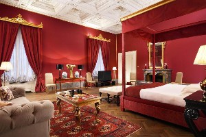 al palazzo del marchese di camugliano residenza d'epoca large suite with bed and multiple sitting areas