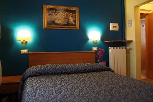where to stay in florence hotel santa croce standard room bed