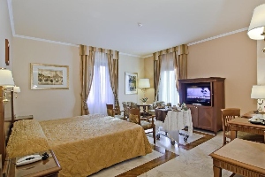 tmark hotel vaticano suite view bed and tv