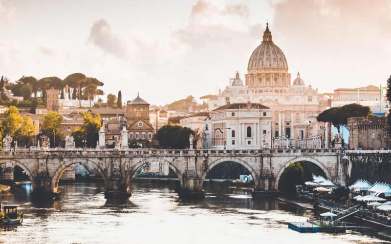 where to stay in rome city over lake