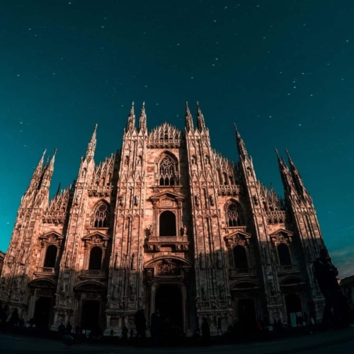 where to stay milan cathedral at night