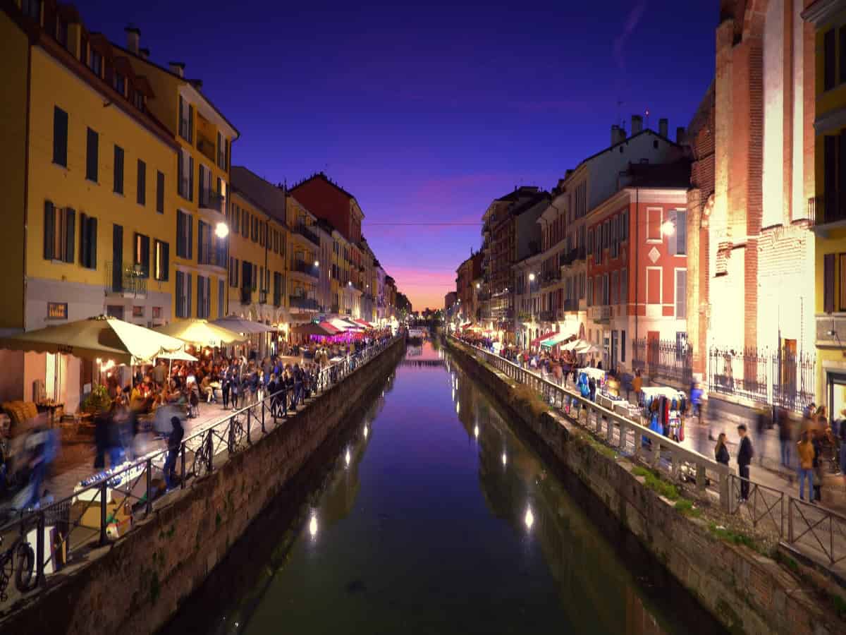 night life view of navigli