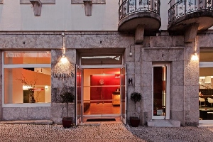 hotel jeronimos 8 front entrance street view