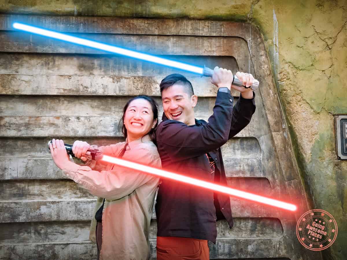 galaxy's edge photopass with dual lightsabers