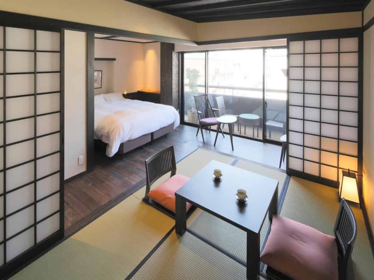 standard room at kyomachiya ryokan sakura urushitei