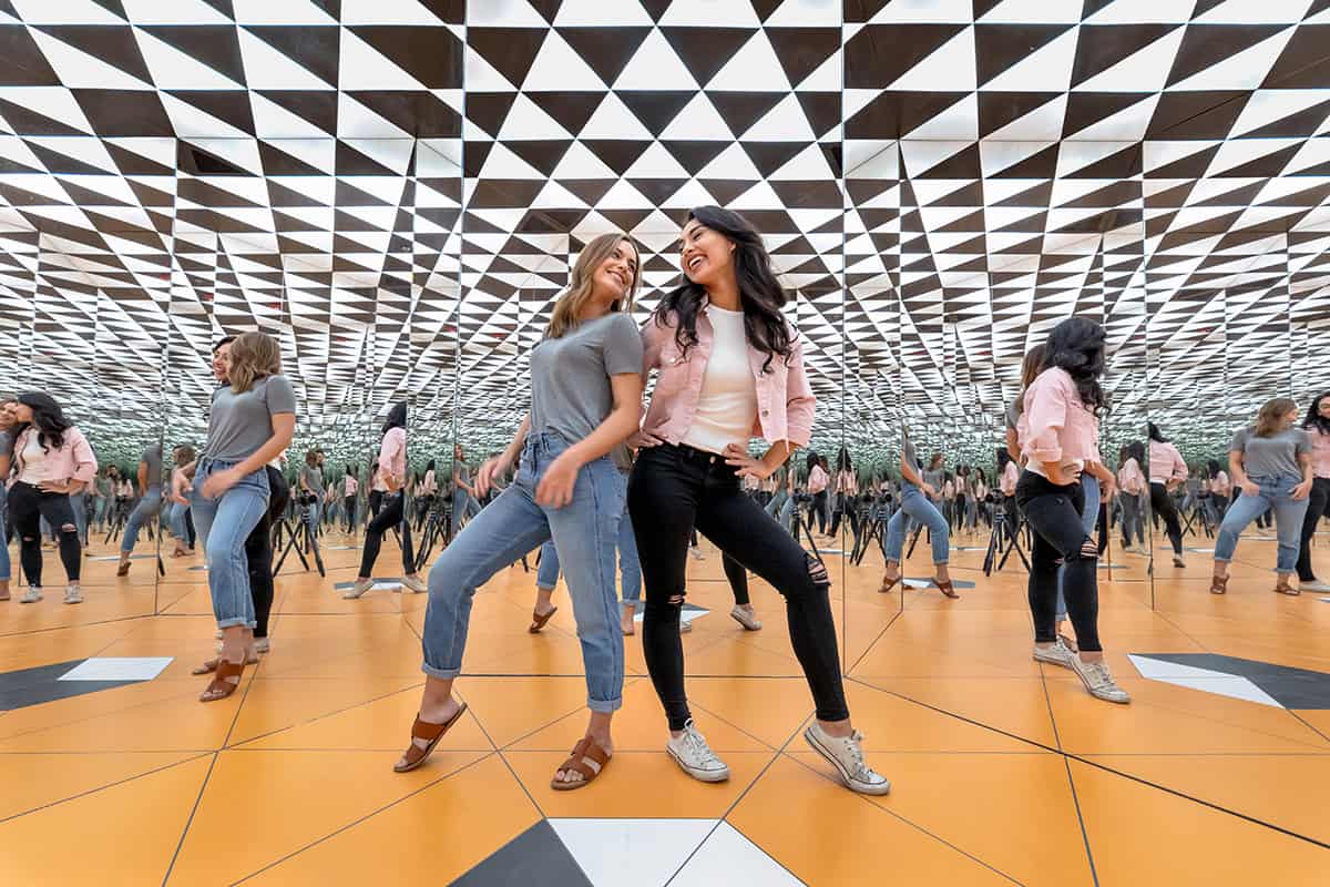 inside infinity room at museum of illusions