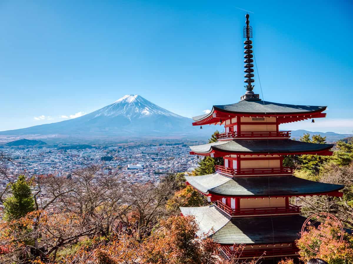 10 Day Japan Itinerary For First Timers - Modern Golden Route iconic arakurayama sengen park view of mt fuji with autumn colors