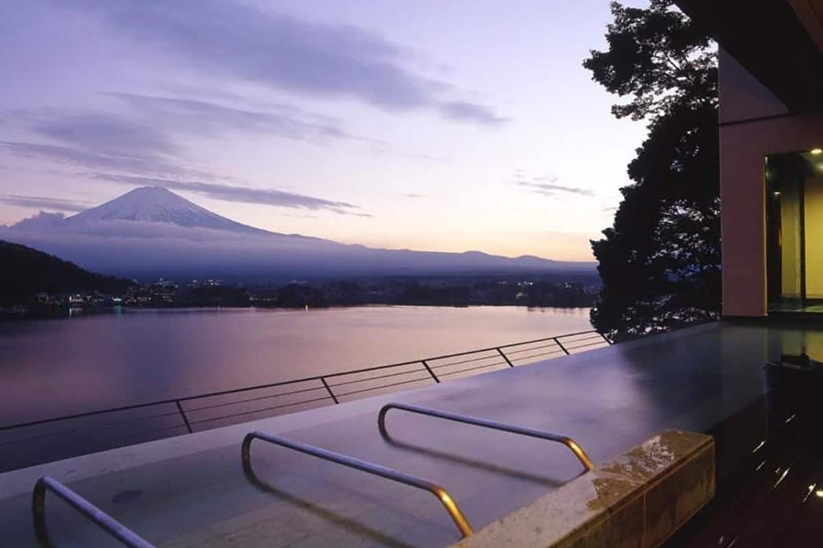 10 Day Japan Itinerary For First Timers - Modern Golden Route kaze no terrace kukuna onsen sunset view of mt fuji