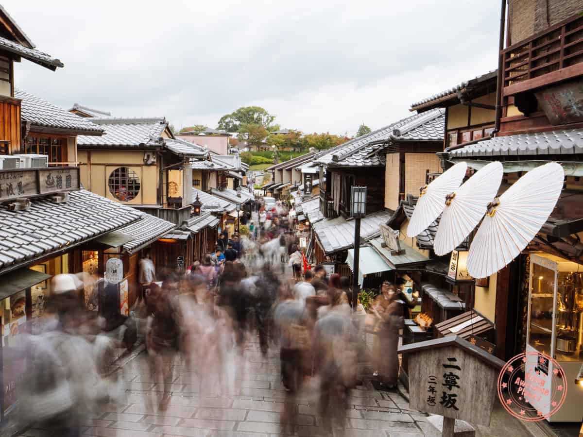 10 Day Japan Itinerary For First Timers - Modern Golden Route kiyomizu-zaka-street kyoto in motion